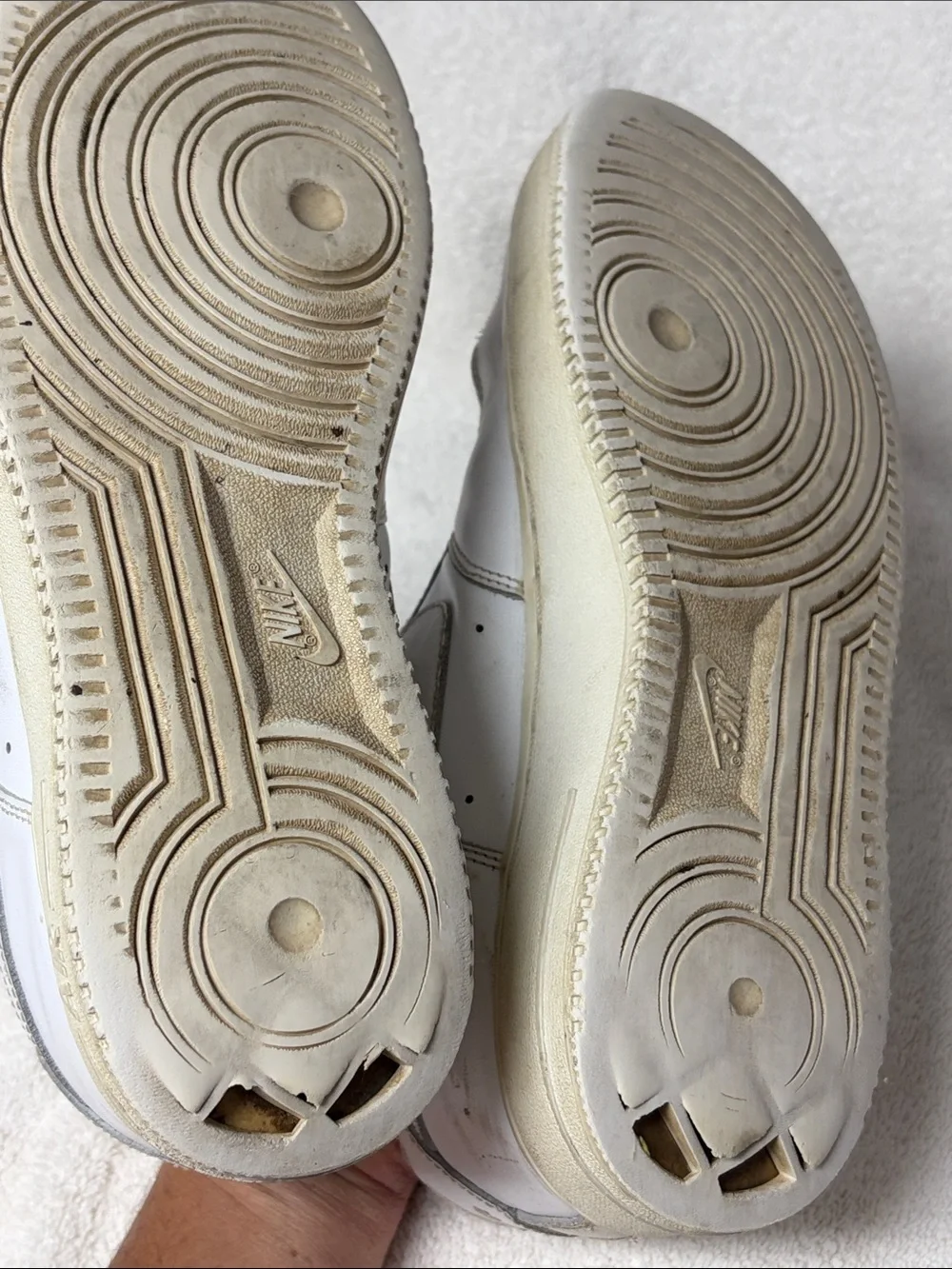 Nike Air Force 1 ’07 Triple White Men’s Size 9 CW2288-111